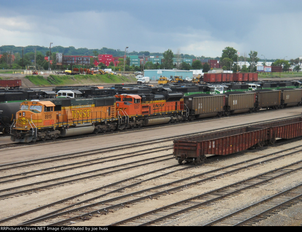 BNSF 8915 North